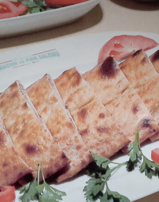 Bağdat Ocakbaşı lahmacun ve pide sunumu 4