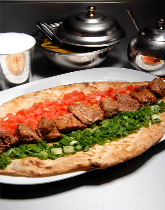 Bağdat Ocakbaşı kuzu şiş servisi
